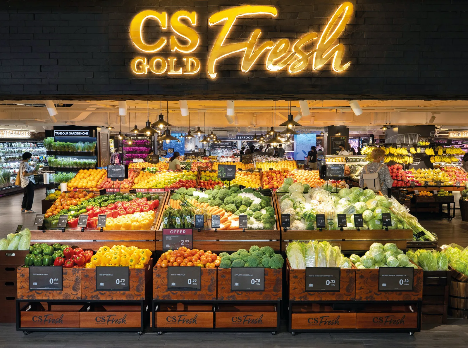 CS Fresh Gold Paragon, Singapore provides a premium supermarket experience